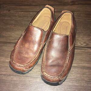 Timberland brown leather, moc toe kids 2.5 slip on shoes